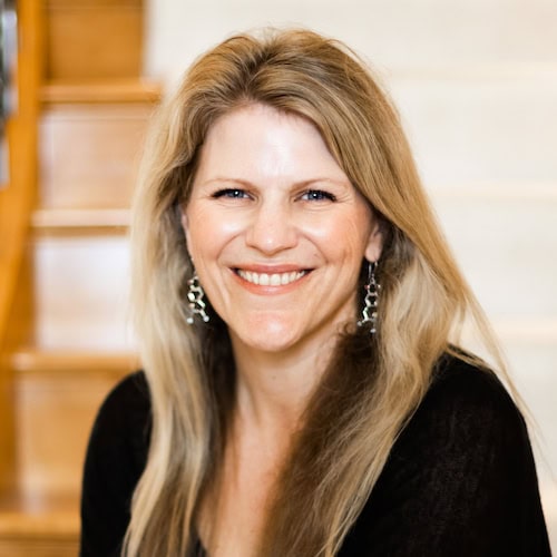 Headshot of Dr. Chantelle Thomas.