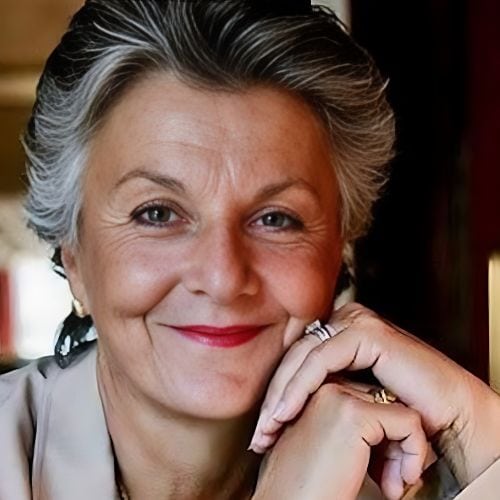 Headshot of Dr. Tian Dayton.